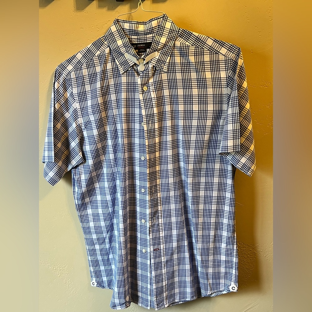 Mens Daniel Cremieux button down shirt. Size Medium
